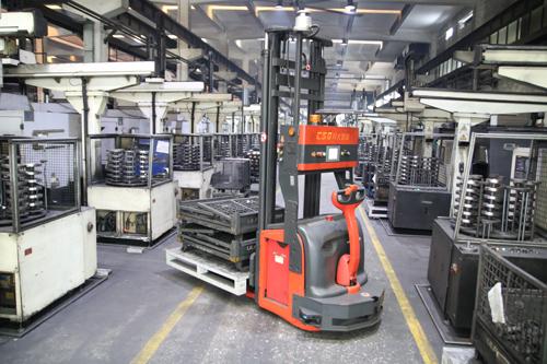 工廠(chǎng)叉車(chē)租賃方案